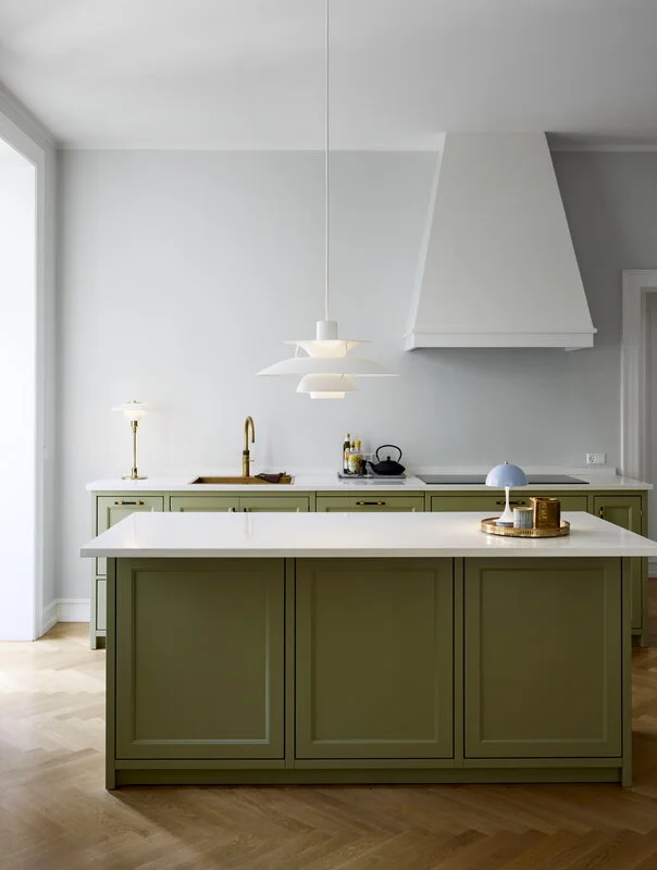 Louis Poulsen Panthella Portable V2 Table Lamp, Grey Opal 4 Louis Poulsen Panthella Portable V2 Table Lamp, Grey Opal - Image 2