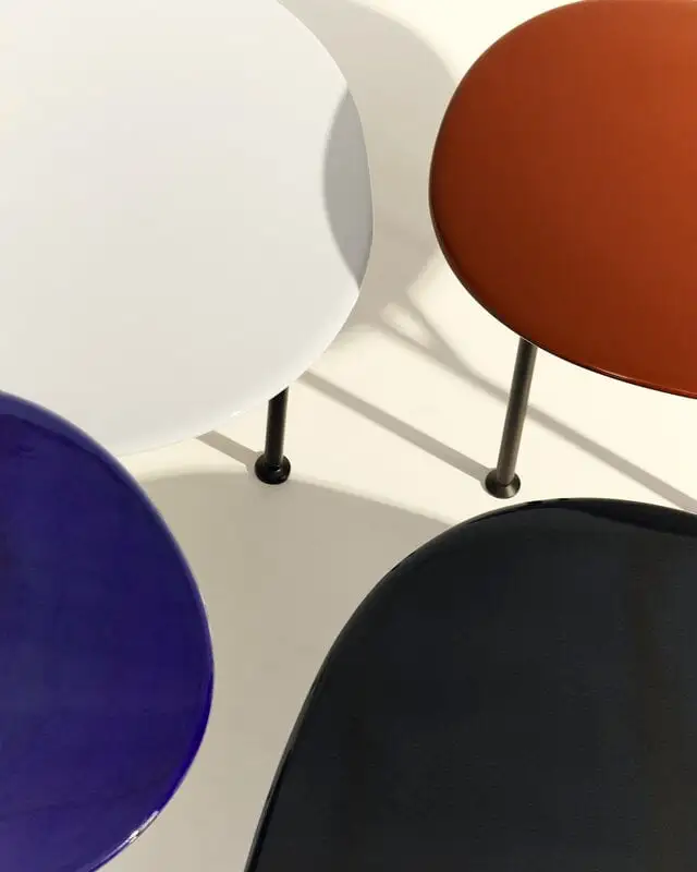 GUBI Carmel Coffee Table, 60 X 60 Cm, Black - Rock Red 5 GUBI Carmel Coffee Table, 60 X 60 Cm, Black - Rock Red - Image 3