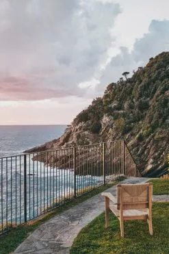 GUBI F-Chair Outdoor Lounge Chair, Natural - Teak 13 GUBI F-Chair Outdoor Lounge Chair, Natural - Teak -Outdoor textiles Sales GUBI Gubi Goes Al Fresco F Chair