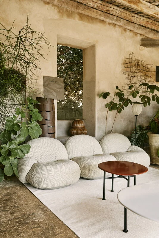 GUBI Carmel Coffee Table, 60 X 60 Cm, Black - Rock Red 8 GUBI Carmel Coffee Table, 60 X 60 Cm, Black - Rock Red - Image 6