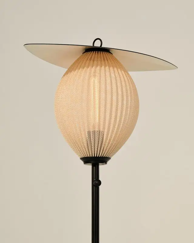 GUBI Satellite Outdoor Floor Lamp, Black - Cream White 5 GUBI Satellite Outdoor Floor Lamp, Black - Cream White - Image 3