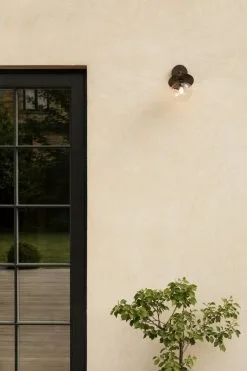 Nuura Liila Outdoor Wall Lamp, Dark Bronze - Optic Clear 13 Nuura Liila Outdoor Wall Lamp, Dark Bronze - Optic Clear -Outdoor textiles Sales NUURA outdoor2923