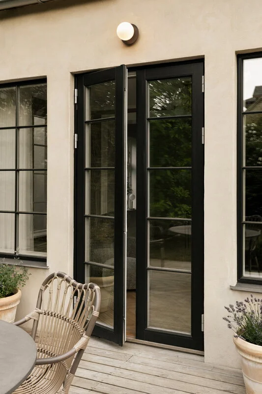 Nuura Liila 1 Outdoor Wall/ceiling Lamp, Dark Bronze - Opal White 6 Nuura Liila 1 Outdoor Wall/ceiling Lamp, Dark Bronze - Opal White - Image 4